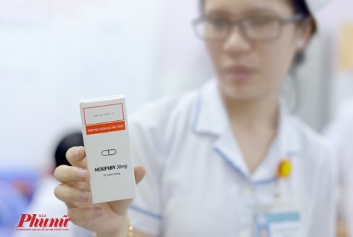 Bệnh nhân ung thư giai đoạn cuối khổ sở mua thuốc giảm đau