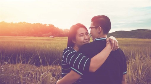 Bó lý không bằng tí tình