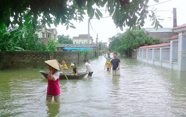 Nuoc lu co lap, hang chuc nguoi vao rung hai mang mat lien lac