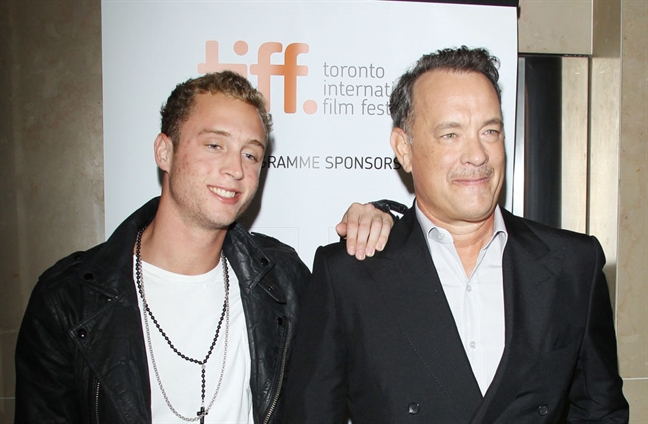 Con trai Tom Hanks ‘nen nguoi’ nho lam cha