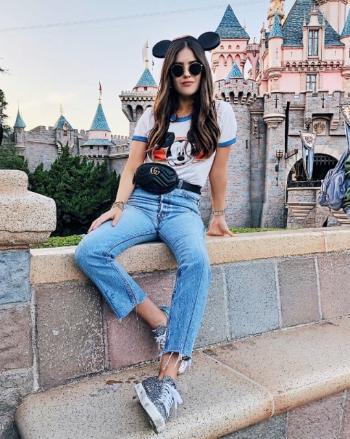 Dạo quanh công viên Disney, các tín đồ thời trang mặc gì?