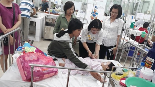 Vụ “mẹ tâm thần đâm con 11 tháng tuổi”: Sức khỏe cháu bé đã tạm ổn định