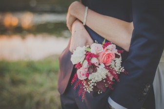 Hư với chồng thì sao?