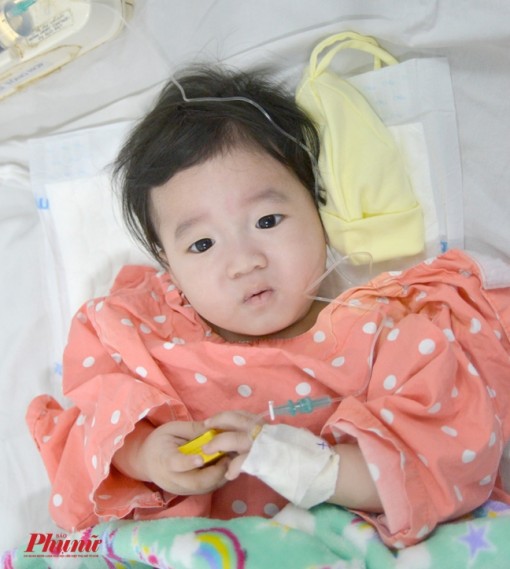 Ông chủ thương hiệu bánh đậu xanh ở Hải Dương muốn nhận nuôi bé trai bị mẹ đâm thủng bụng