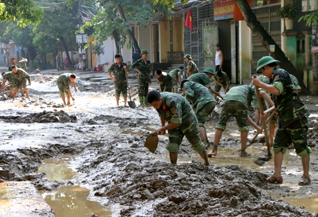 32 nguoi chet va mat tich, 17 nguoi bi thuong do mua lu