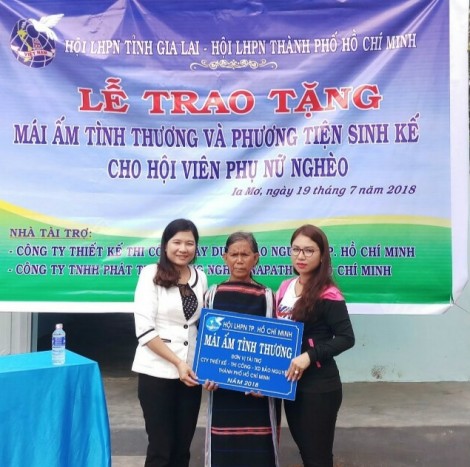 Hội LHPN TP.HCM: Tặng nhà và 10 con bò giống cho phụ nữ nghèo tỉnh Gia Lai
