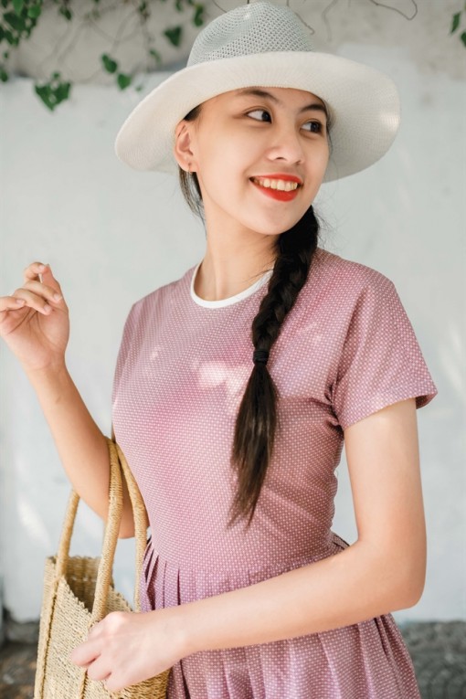 Như thể quý cô thập niên 50 vừa ghé ngang đây