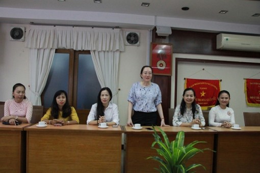 Đoàn lãnh đạo Hội LHPN TP thăm, tặng hoa chúc mừng Ngày truyền thống ngành Tuyên giáo