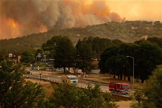 Bao lua ‘cuong no’ kinh hoang o California