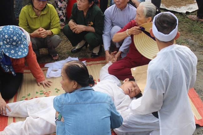 Bi ai phut dua tien nan nhan cua vu tai nan 13 nguoi tu vong