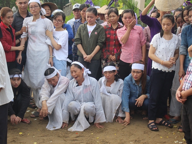 Bi ai phut dua tien nan nhan cua vu tai nan 13 nguoi tu vong