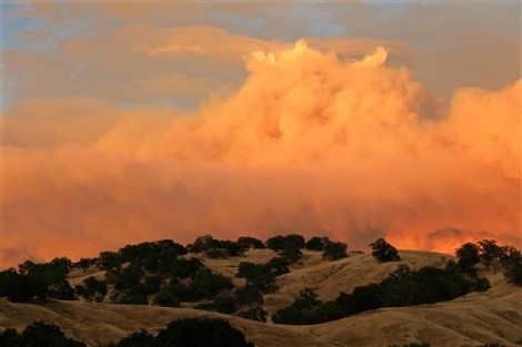 Bão lửa ‘cuồng nộ’ kinh hoàng ở California