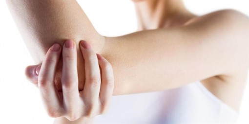 Vì sao bạn thấy rất đau nếu va chạm ở cùi chỏ?