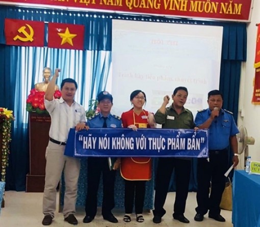 Phụ nữ chợ Bình Tây tìm hiểu kiến thức pháp luật