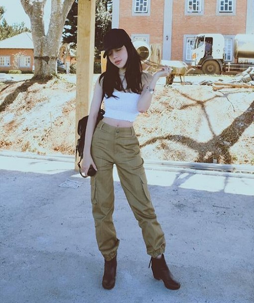 Mỹ nhân Việt chuộng mốt áo crop top khoe eo quyến rũ