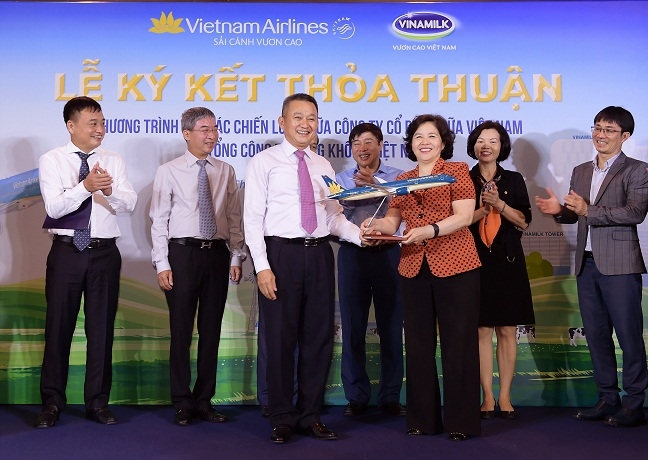 Vietnam Airlines va Vinamilk hop tac chien luoc cung phat trien thuong hieu vuon tam quoc te