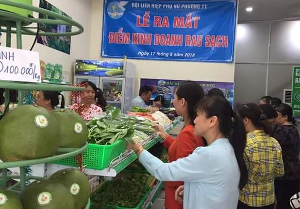 Quan Binh Thanh: Khai truong cua hang bach hoa Co.op Smile dau tien