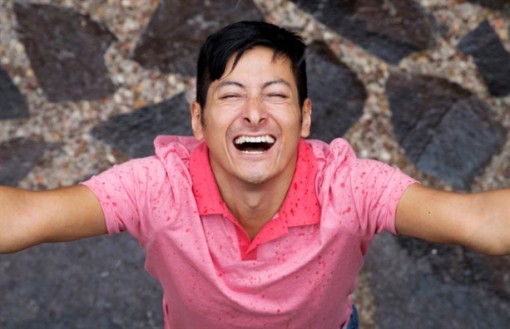 Vì sao chúng ta rơi nước mắt khi quá vui?