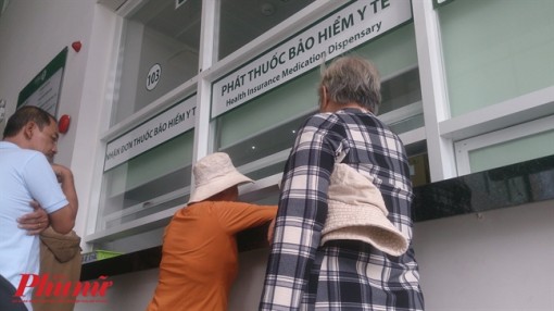 Bệnh viện hết thuốc điều trị ung thư, bệnh nhân mua thuốc Trung Quốc cầm cự