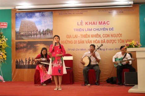 Khai mạc triển lãm ảnh cùng hiện vật về đất và người Gia Lai