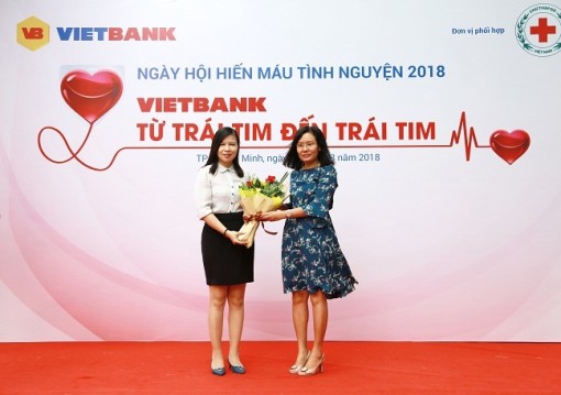 Hàng trăm nhân viên Ngân hàng TMCP Việt Nam Thương Tín (Vietbank) hiến máu cứu người