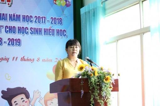 Quận 2: Tặng 150 suất học bổng Nguyễn Thị Minh Khai năm học 2018-2019