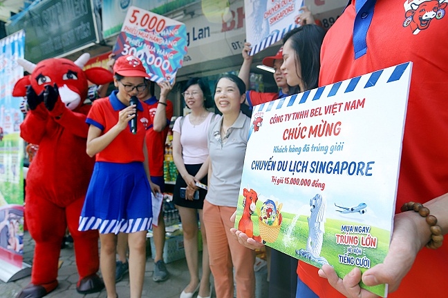 Duong pho Ha Noi ‘nao nhiet' voi hang tram giai thuong du lich Singapore tu Con Bo Cuoi