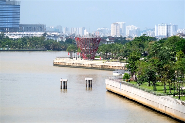 Cong trinh ven song khong the 'quay lung' voi cong dong