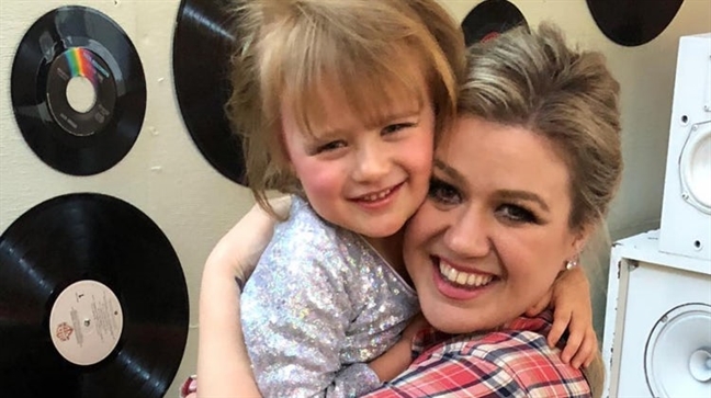 Kelly Clarkson: Khi con den, me tu tin va manh me hon bao gio het