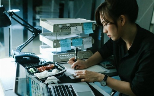 Tự mình chuốc khổ?