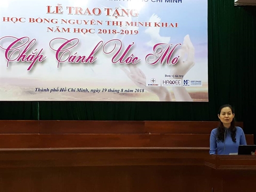 Hoi LHPN TP.HCM trao hoc bong Nguyen Thi Minh Khai nam hoc 2018-2019: Gieo hat mam yeu thuong