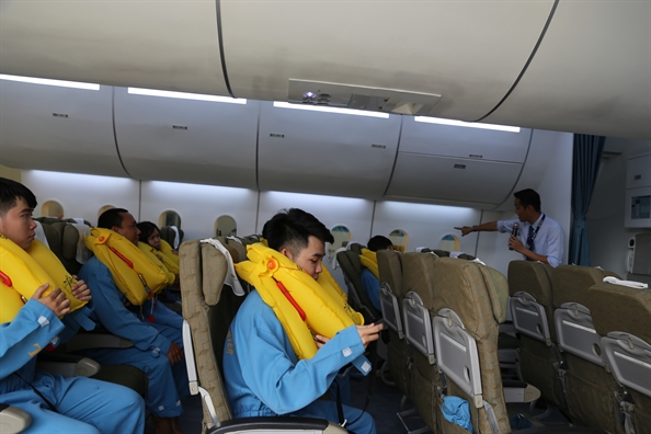 Vietnam Airlines khai truong them hai to hop buong lai mo phong may bay