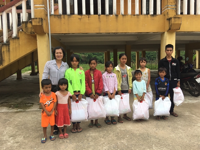 Hoi LHPN TP.HCM: Nhieu hoat dong ho tro phu nu va tre em ngheo tinh Quang Tri