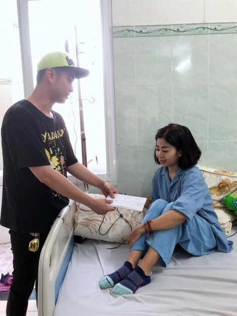 Nhiều tấm lòng nghệ sĩ đến giúp diễn viên Mai Phương vượt qua bệnh tật