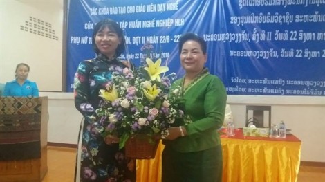 Hội LHPN TP.HCM hỗ trợ đào tạo giáo viên dạy nghề cho nước bạn Lào