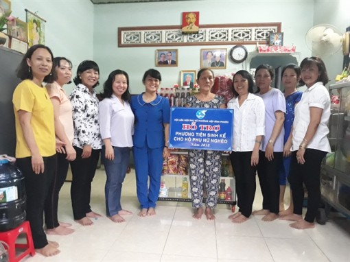Quận Thủ Đức: Tặng phương tiện làm ăn cho hội viên