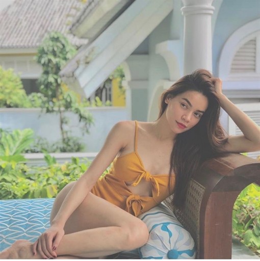 Mỹ nhân Việt thả dáng quyến rũ với bikini dịp cuối hè