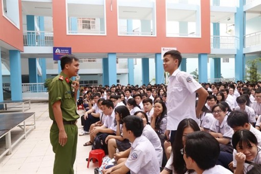 Quận 11: Trang bị kiến thức pháp luật và kỹ năng tự bảo vệ cho học sinh