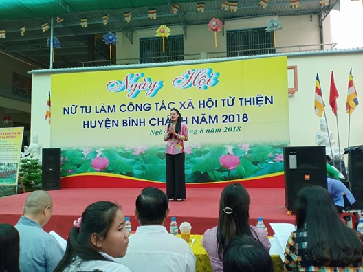 Nu tu huyen Binh Chanh to chuc lien hoan am thuc chay, gay quy tu thien