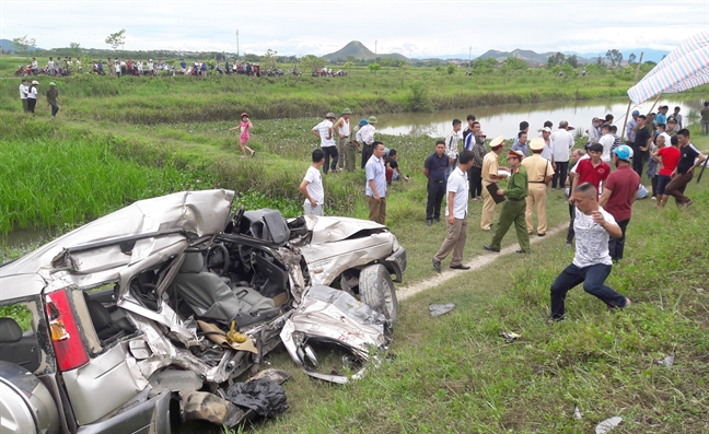 O to ve que an ram bi tau hoa tong, 4 nguoi thuong vong