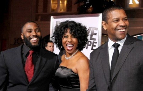 Con trai tài tử Denzel Washington thay bố ‘lấy lòng’ mẹ trên truyền hình