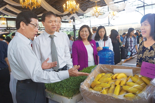 Bo rau muong 10.000 dong, phi xet nghiem vai trieu dong!