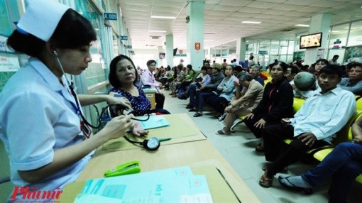 Bảo hiểm y tế chậm thanh toán, bệnh viện ‘nợ như chúa chổm’