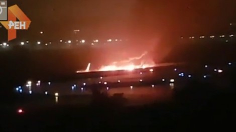 Máy bay trượt khỏi đường băng ở Nga, nhiều người thương vong