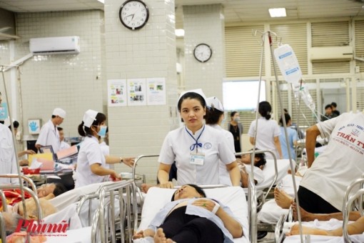 Một ngày đón 'bão về ' cùng bác sĩ cấp cứu