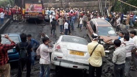 Sập cầu vượt đường cao tốc tại Ấn Độ, 24 người thương vong