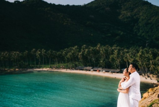 Đầm cưới đẹp lãng mạn của Hoa hậu Đặng Thu Thảo trên biển Đầm cưới đẹp lãng mạn của Hoa hậu Đặng Thu Thảo trên biển