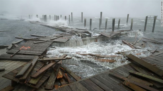 Hang chuc trieu nguoi ‘nin tho’ cho hai sieu bao Mangkhut va Florence