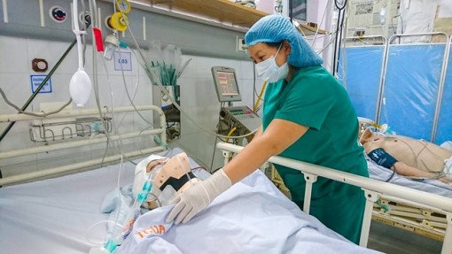 Người phụ nữ đi xe đạp bất tỉnh lúc 4g sáng, người va chạm bỏ đi