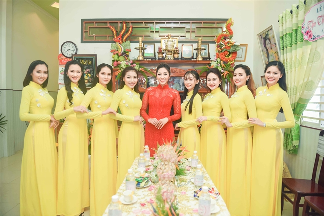 Hoa hau Dang Thu Thao dinh hon sau 3 nam hen ho